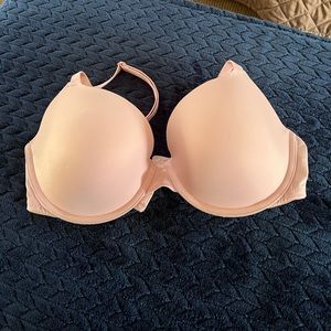 VS Pink Lightly Lined T-shirt bra